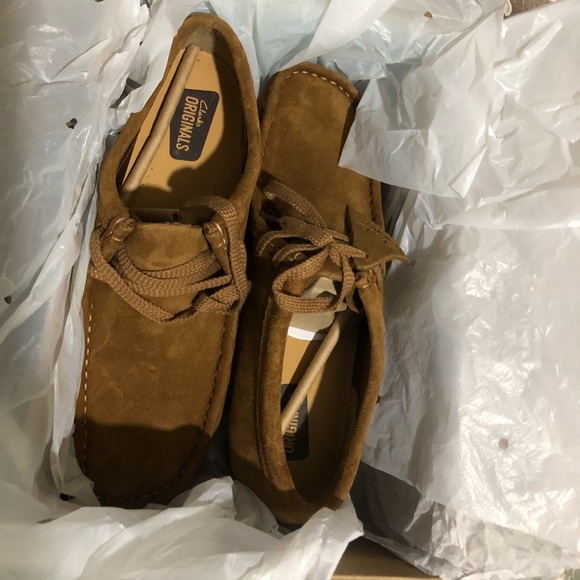 clarks cola wallabee